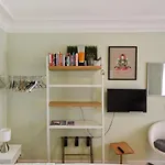 Welkeys - Crozatier Apartment