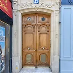 Welkeys - Crozatier Apartment