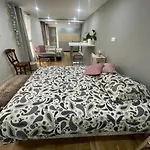 Grand Appartement Au Rez De Chaussee En Plein Coeur De Paris