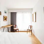 Eiffel Tower - 2Br With Balcony - Cityapartmentstay