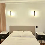Highstay Champs Elysees Arc De Triomphe