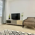 Modern Comfort In Paris 15Th District In Lakanal