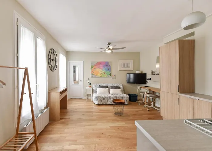 Welkeys - Crozatier Apartment