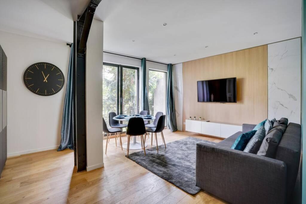 Luxury Republique Apartment *