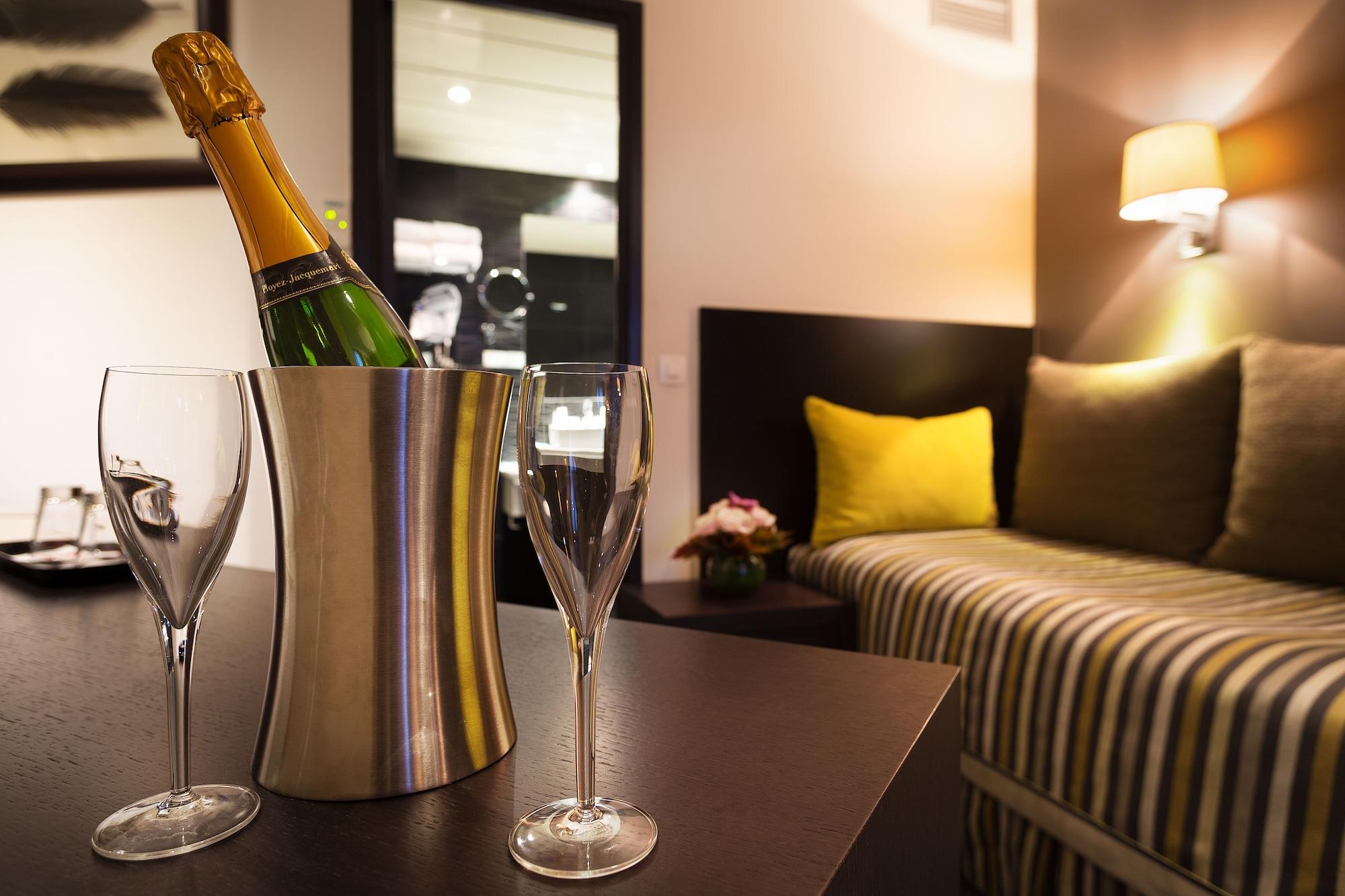 Hotel Arc Elysees 3*