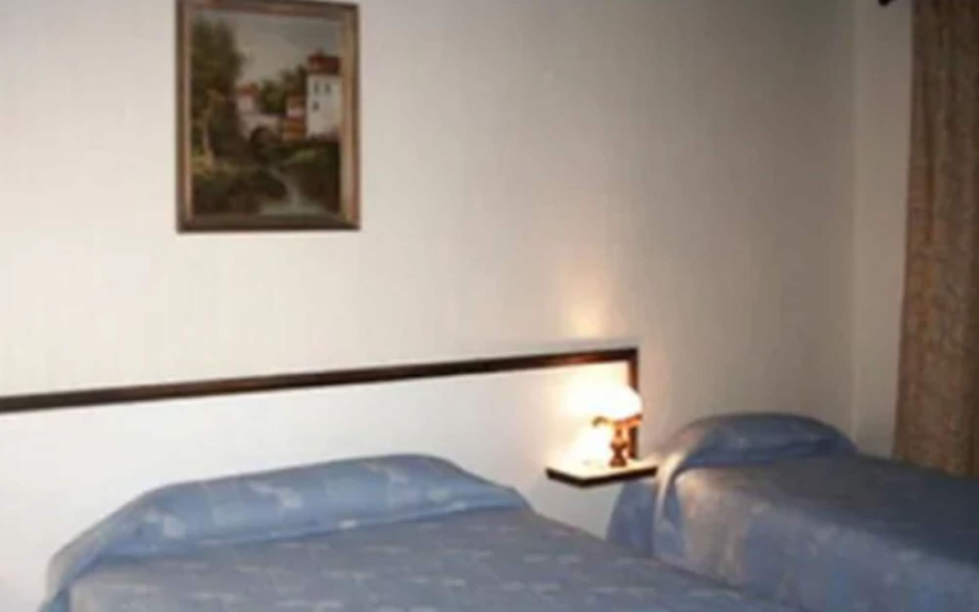 Avenir Hotel 2*