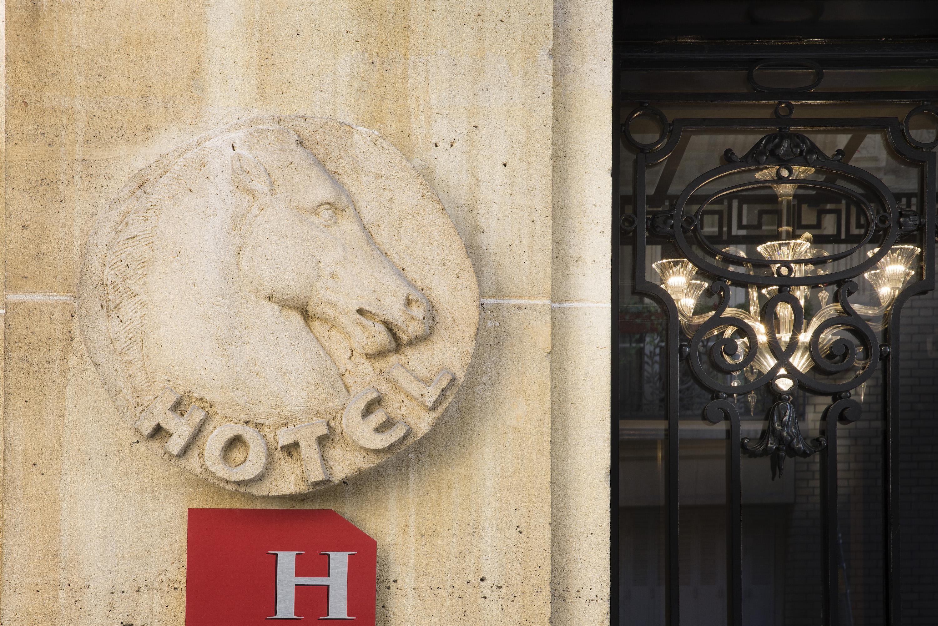 Ares Eiffel Hotel