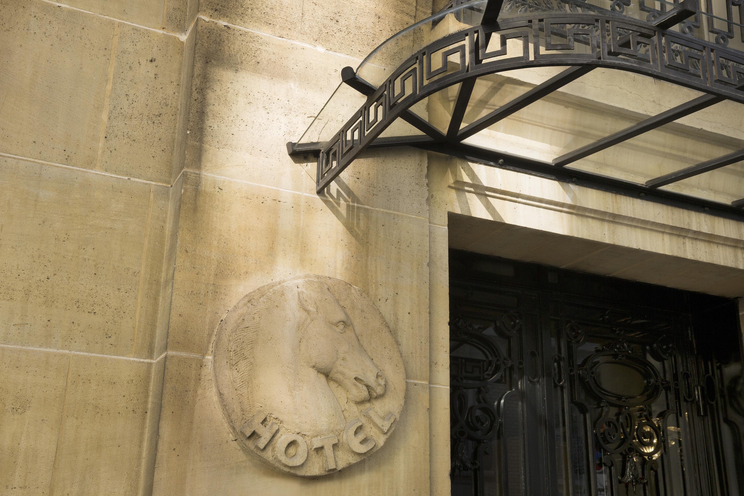 Hotel Ares Eiffel 4*