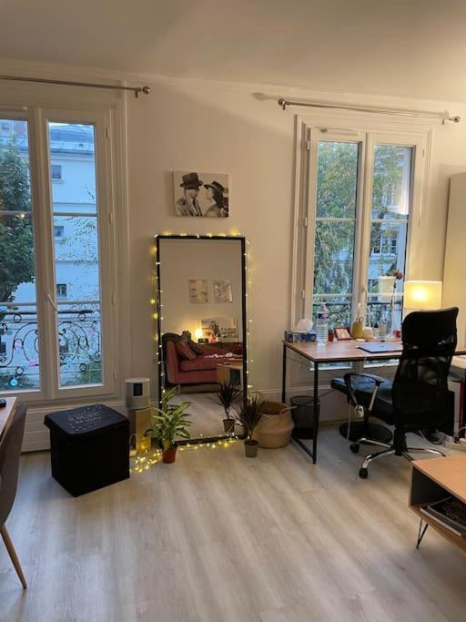 Close To Pantheon +luxembourg Garden Paris