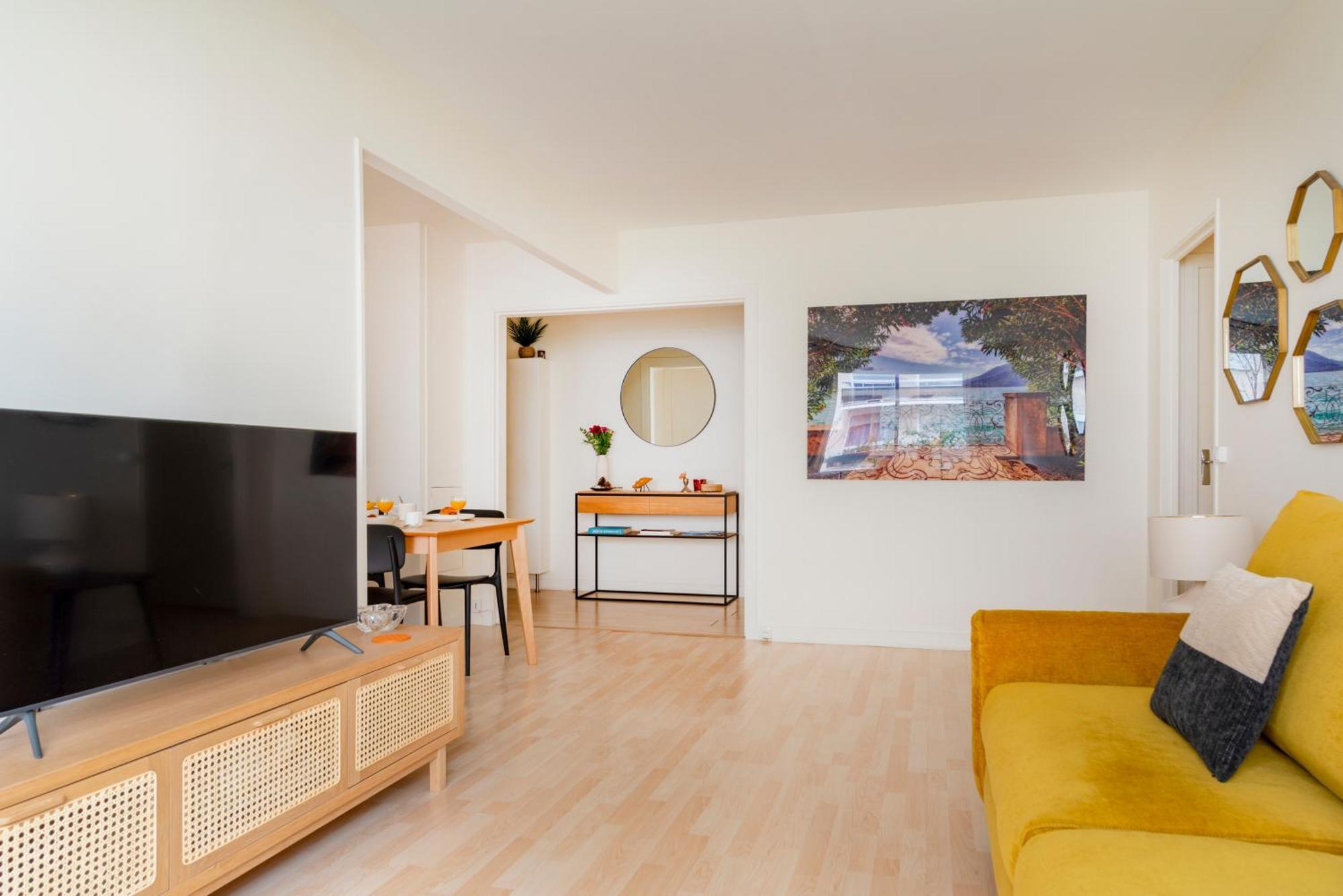 Arsonval Design Apartment
