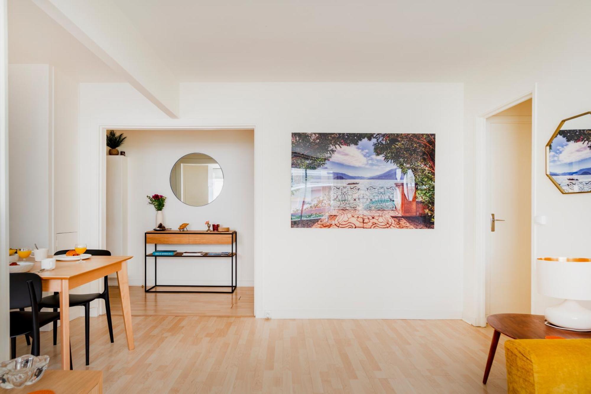 Arsonval Design Apartment