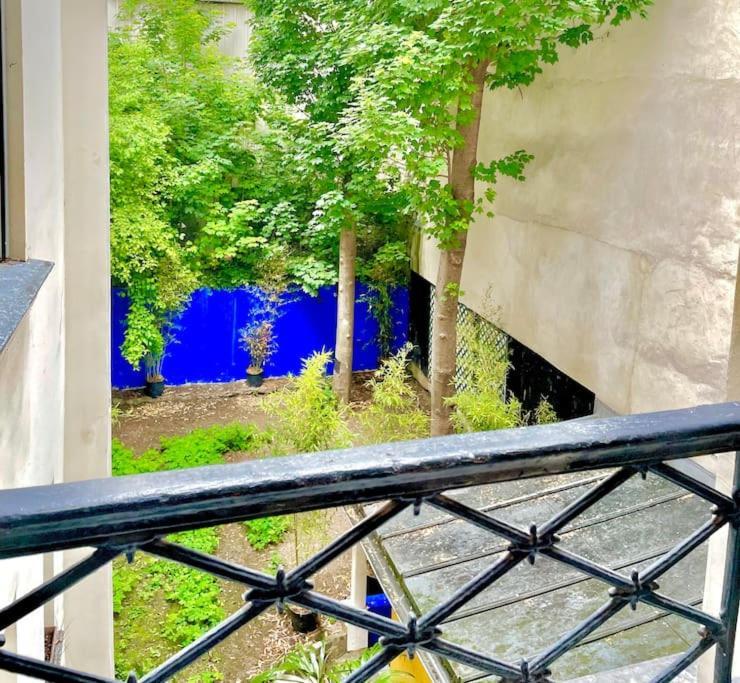 In The Center Of Montmartre Apartment *