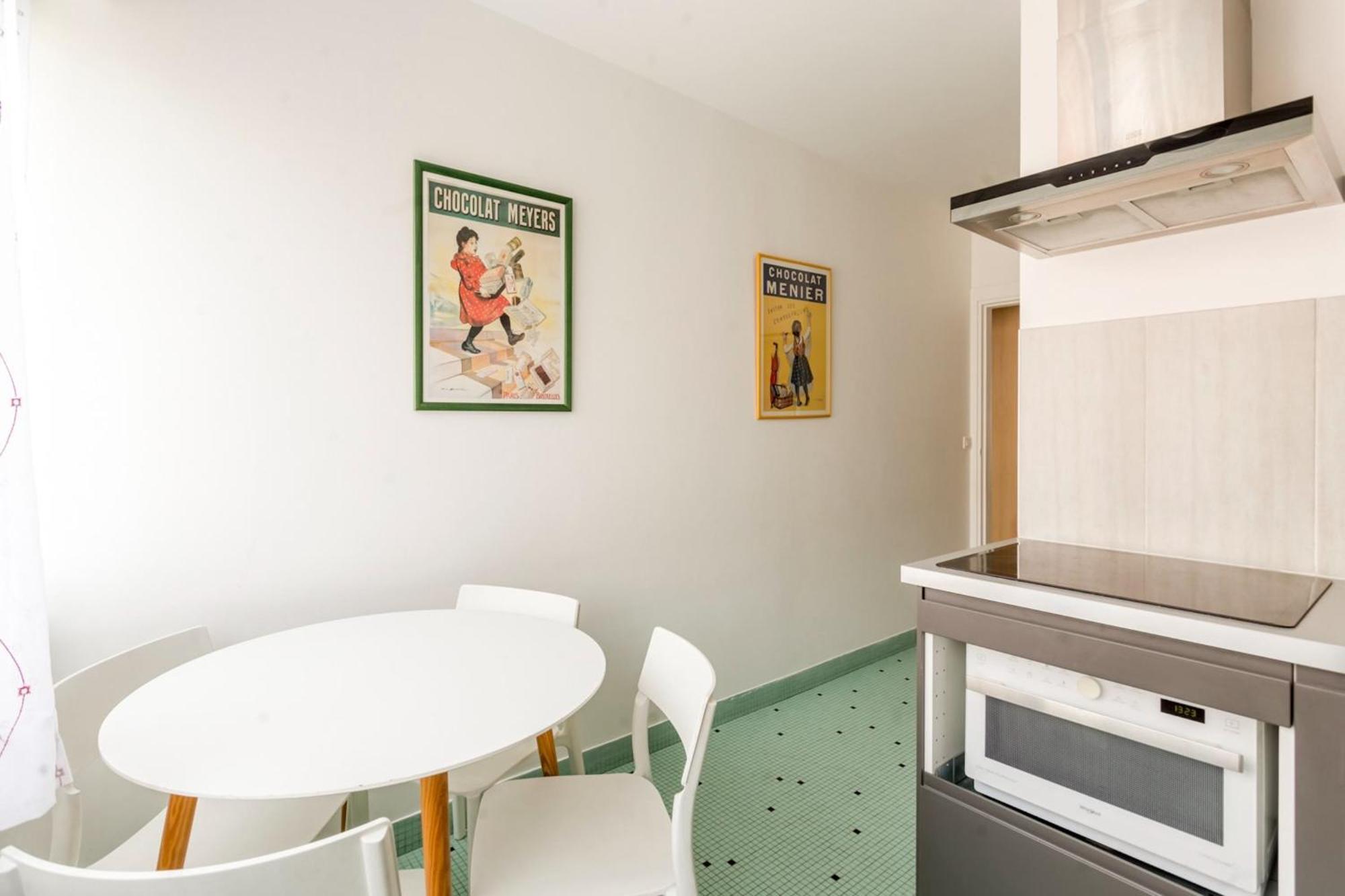 Apartment Eiffel Tower - 2br With Balcony - Cityapartmentstay Paris