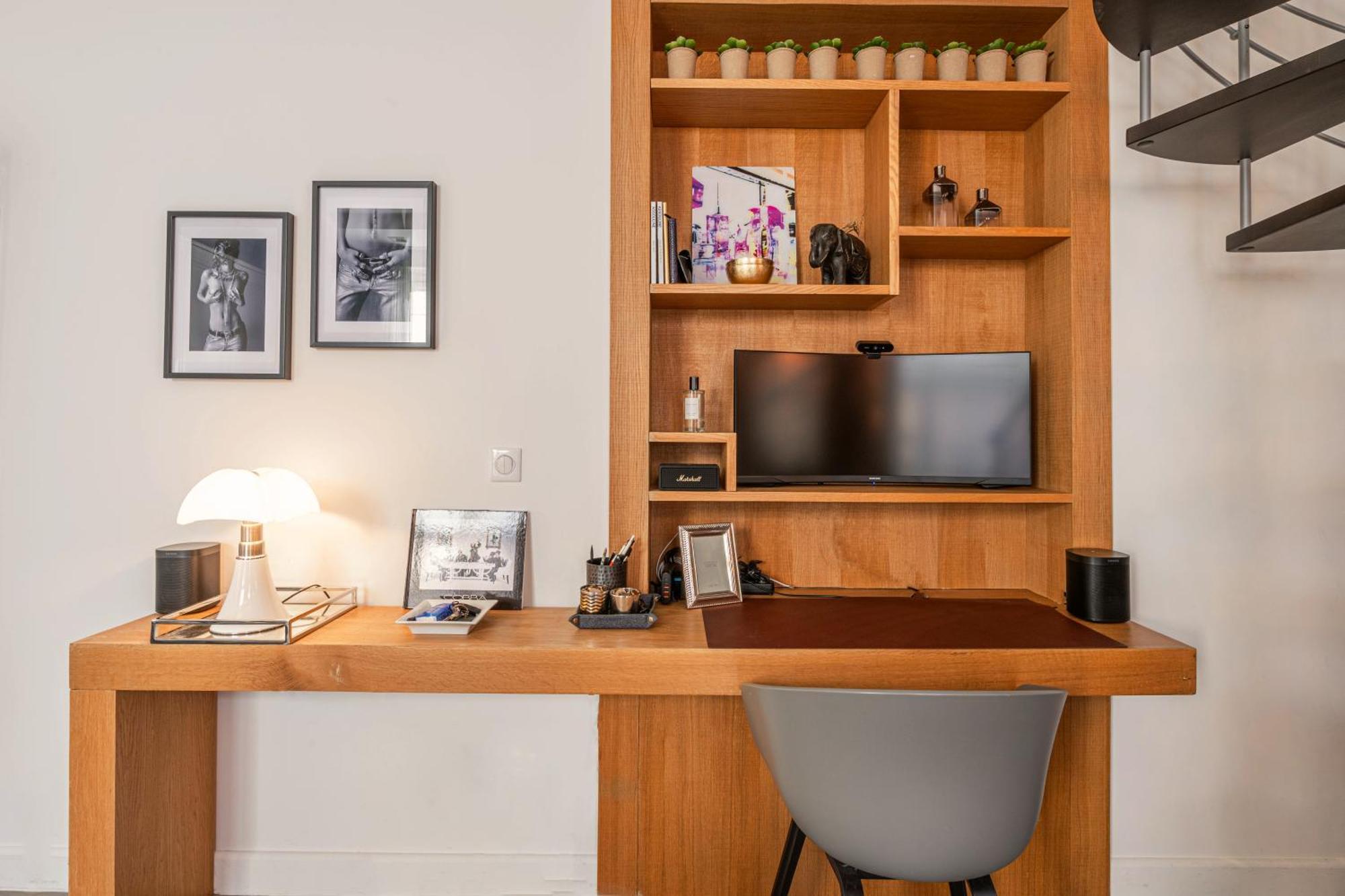 Apartment 1min Walk From Champs Elysees - Avenue Montaigne - Ac - Self-checkin - Working Desk