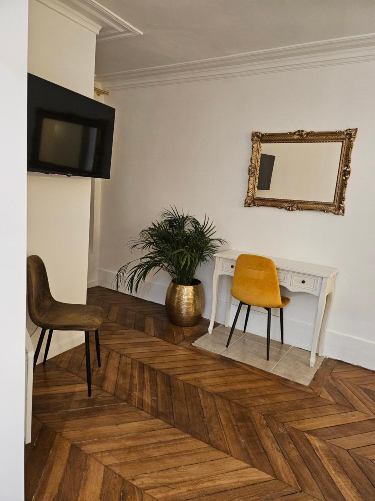 Highstay Champs Elysees Arc De Triomphe Paris