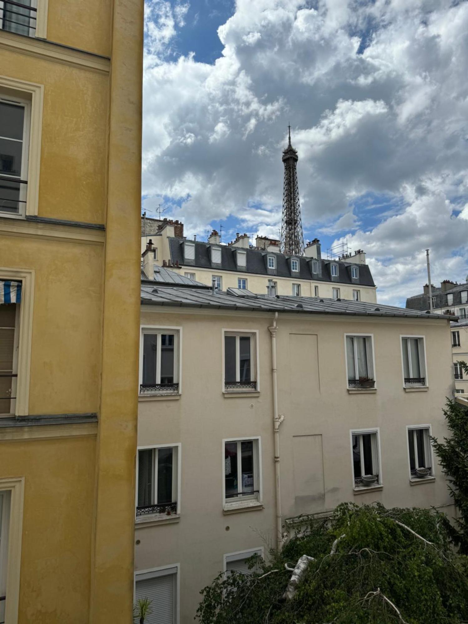 Apartment Eiffel Playcation Paris