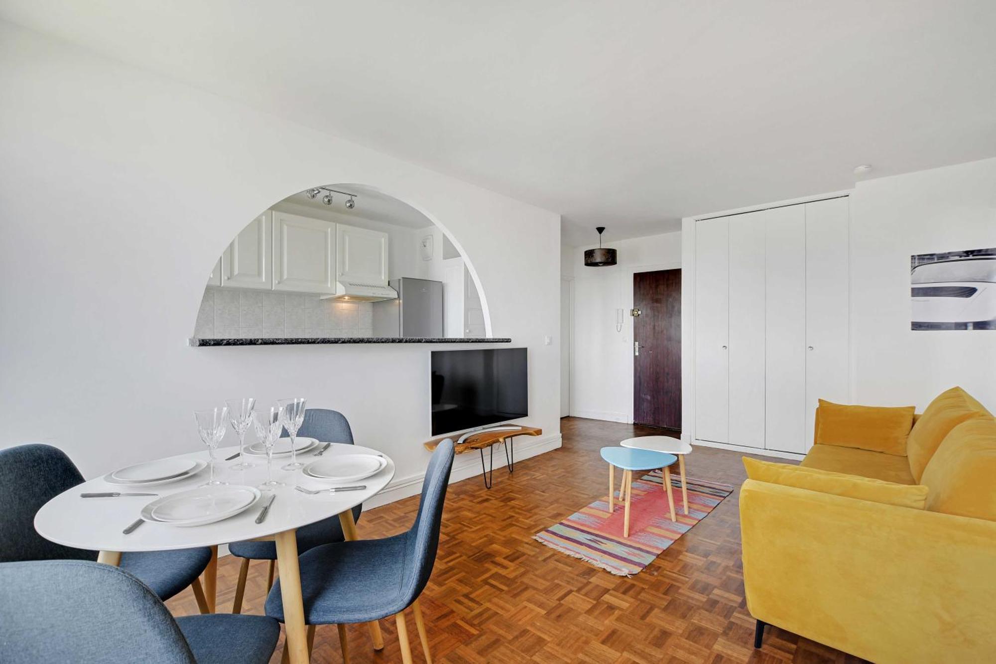 Amazing Panoramic View Facing Parc De La - 4p Apartment *