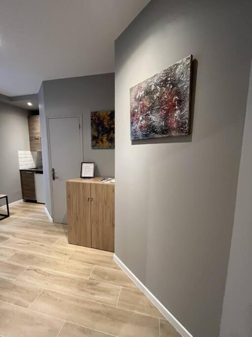 Flat Apartment *