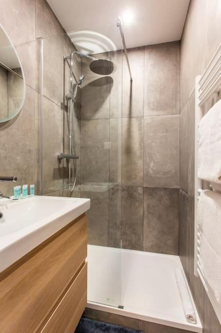 Montmartre Seveste Magnifique 2br * Paris