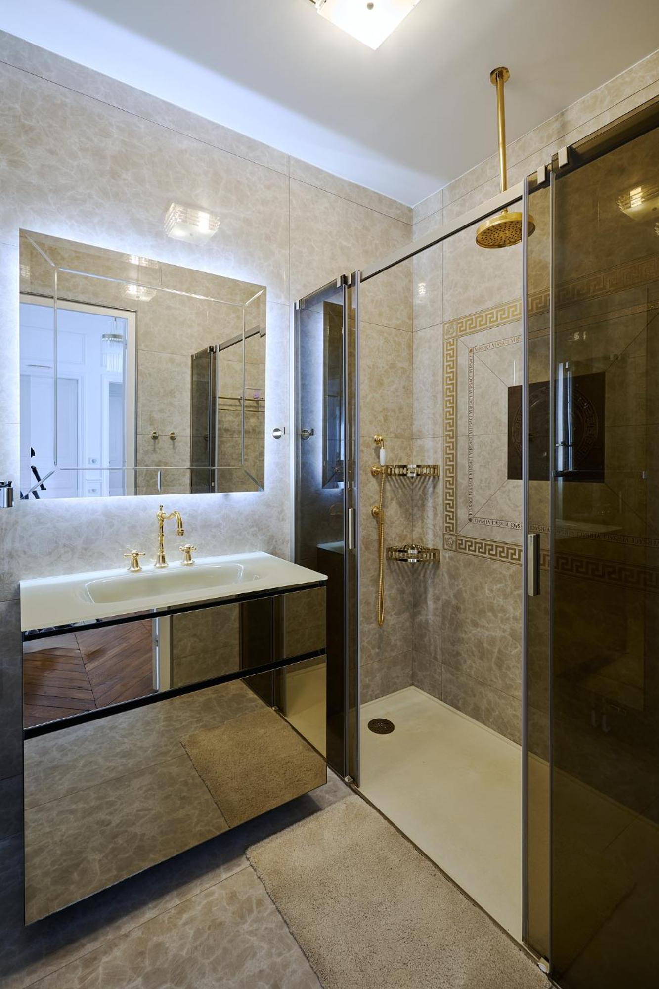 Luxury Royal Suite, 118 Square Meters, Notre Dame, 3 Bedrooms Apartment