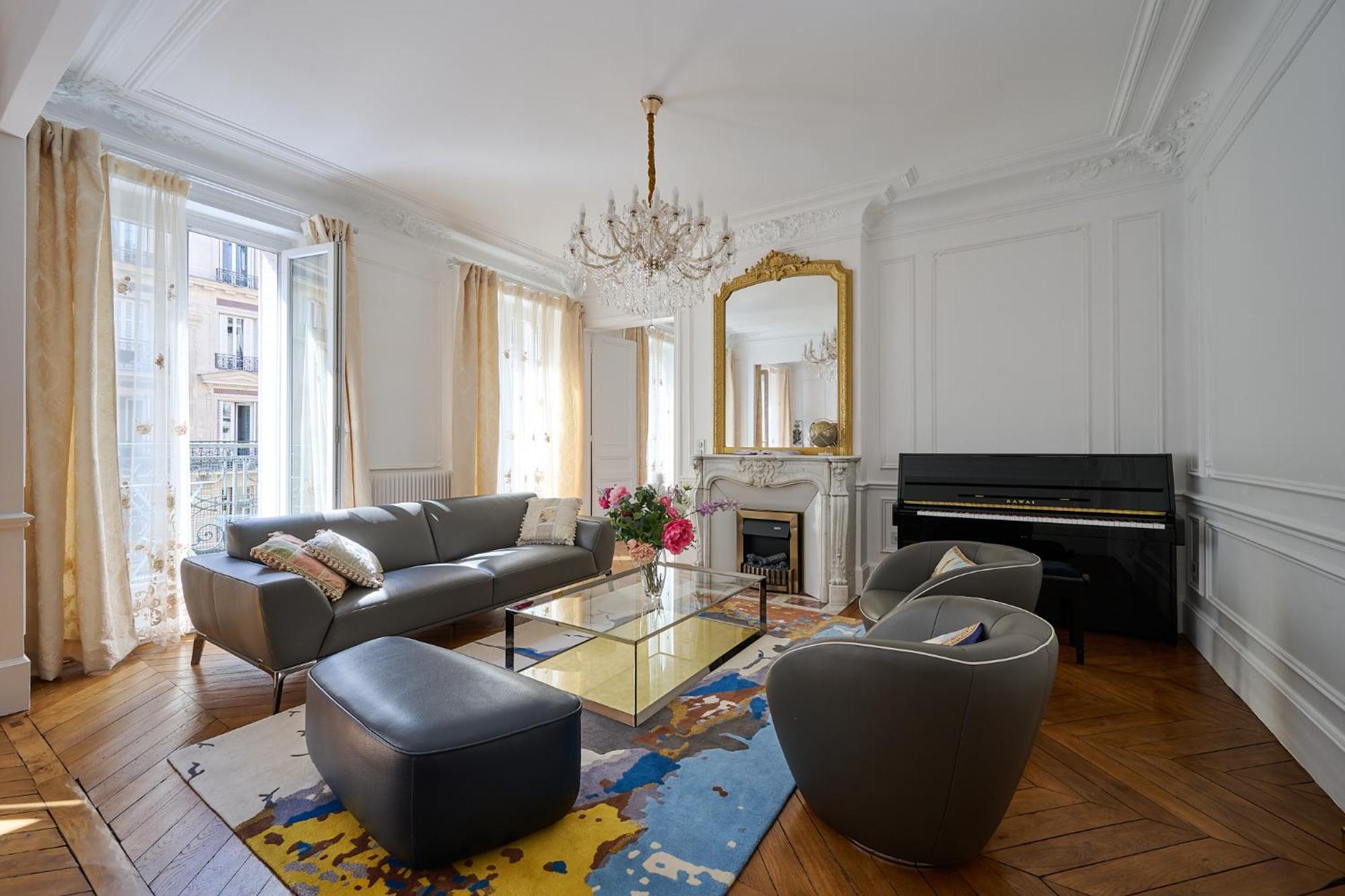 Luxury Royal Suite, 118 Square Meters, Notre Dame, 3 Bedrooms Apartment *