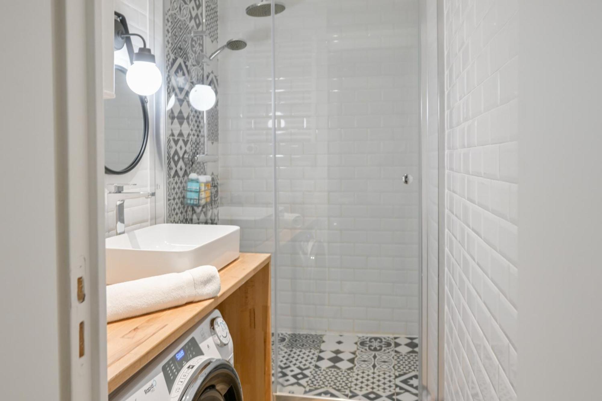 Apartment Charming 1-bed Newly Renovated Close To The Centre And Montmartre Paris