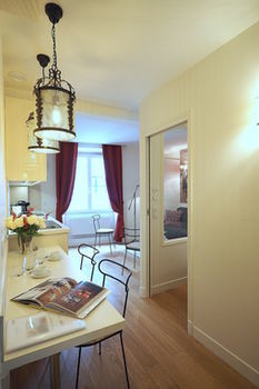 Louvre Opera Private Chicsuites