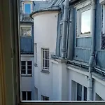 Typiquement Parisienne Chambre Mansardee