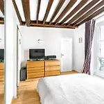 Apartment Pompidou By B\'Your Home