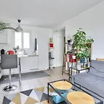 Bright Apartment For 4 People