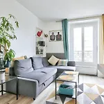 Bright Apartment For 4 People