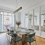 Apartement Center Of Paris By Studio Prestige