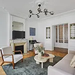 Apartement Center Of Paris By Studio Prestige
