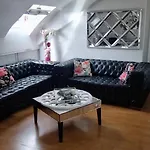 Spacieux Apparemment Au Centre De Paris Chic