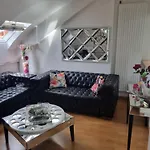 Spacieux Apparemment Au Centre De Paris Chic