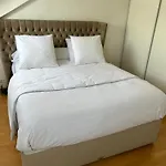 Spacieux Apparemment Au Centre De Paris Chic