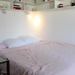 Bright And Quiet 25 M Apartment