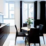 Champs-Elysees Executive Apartment