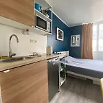 Bright Central Flat Paris