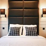 Saint Lambert Suite - Duke Housing