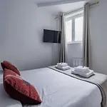 Chic, Comfortable Flat Near Rue Montmartre