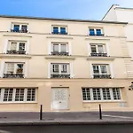 Chic, Comfortable Flat Near Rue Montmartre