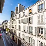 Chic, Comfortable Flat Near Rue Montmartre