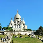 Heart Of Montmartre Cute & Cozy