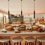 Hyatt Regency Paris Etoile