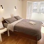 T2 With Stunning Balcony 55M2 Paris 17