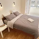 T2 With Stunning Balcony 55M2 Paris 17