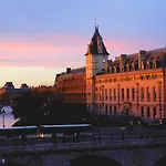 Two Bedroom Luxury Apartment - Balcony With View Of Notre Dame