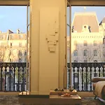 Two Bedroom Luxury Apartment - Balcony With View Of Notre Dame