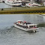 Luxe Eiffel Tower And Seine River
